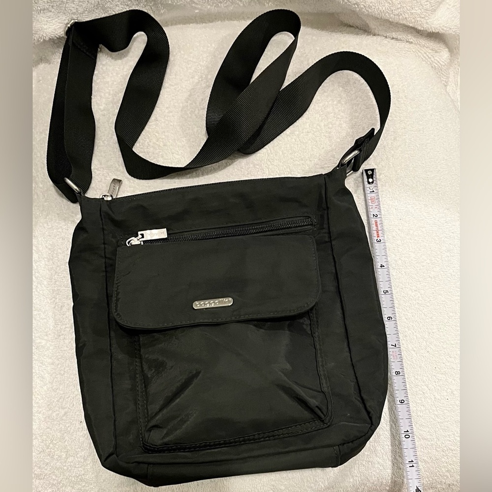 Medium size Baggallini hand back charcoal, gray color
